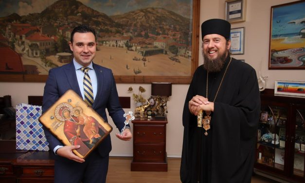 Градоначалникот на Струмица Костадинов се сретна со Неговото преосвештенство Викарниот епископ Јаков Стобиски